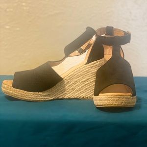 Black wedges